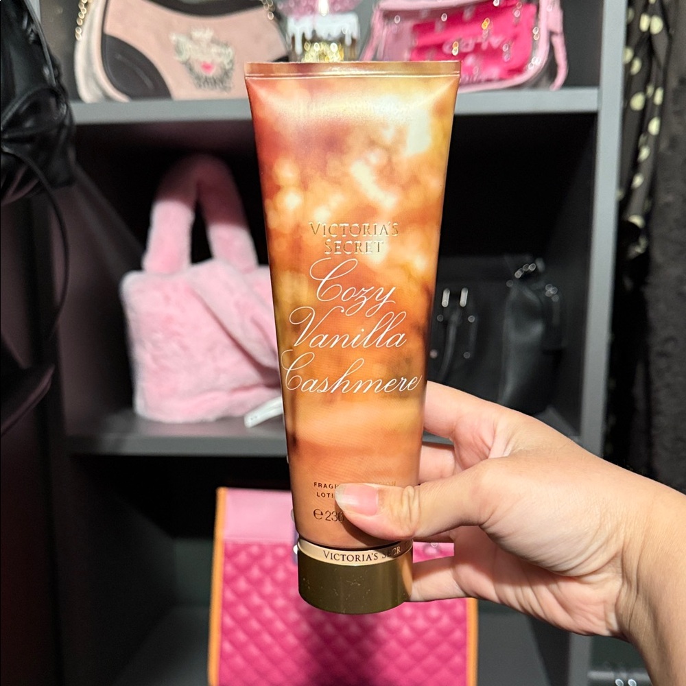2/$25 victoria’s secret cozy vanilla cashmere 💕